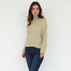 💕 NWT Suzy Cozy Cream Turtleneck Sweater M